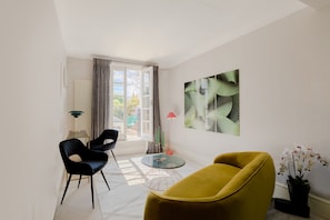 Smart TV - Immaculate Massive Classy Chic Family Abode+Garden off US Embassy (sleeps 8) (London)
