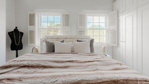 4 habitaciones, escritorio, tabla de planchar con plancha y wifi gratis 