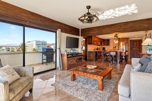 TV, fireplace, ping pong, books - Marina Sol 3BR Casa Esquina Walk to Downtown Cabo (Cabo San Lucas)