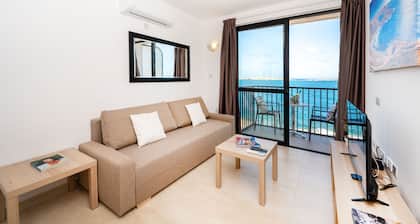 Islet Seafront Family Apartment