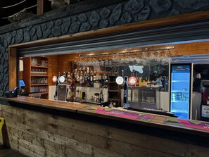 Bar (en el alojamiento)