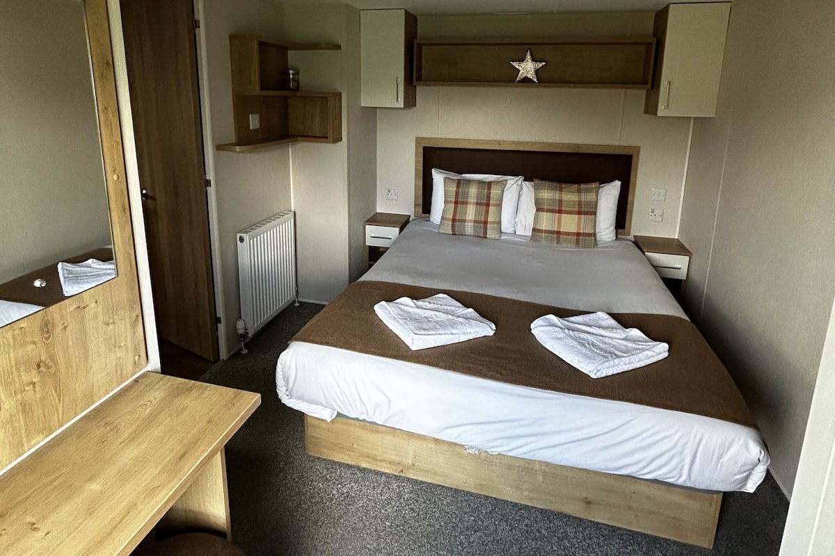 Comfort Double or Twin Room | Desk, free cribs/infant beds, free WiFi, bed sheets