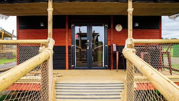 Studio – club | Skrivebord, barnesenger (inkludert), wi-fi (inkludert) og sengetøy