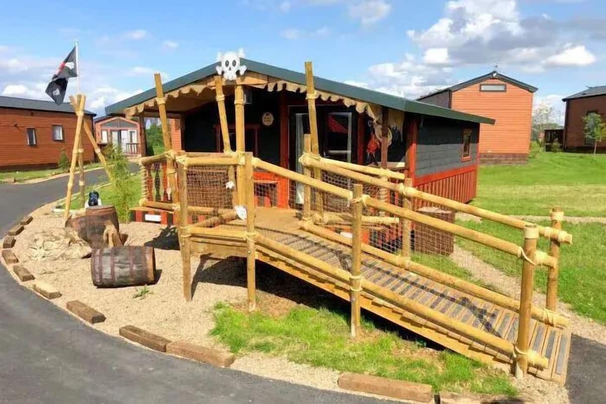 Classic-mökki | Työpöytä, ilmaiset vauvansängyt, ilmainen Wi-Fi, vuodevaatteet