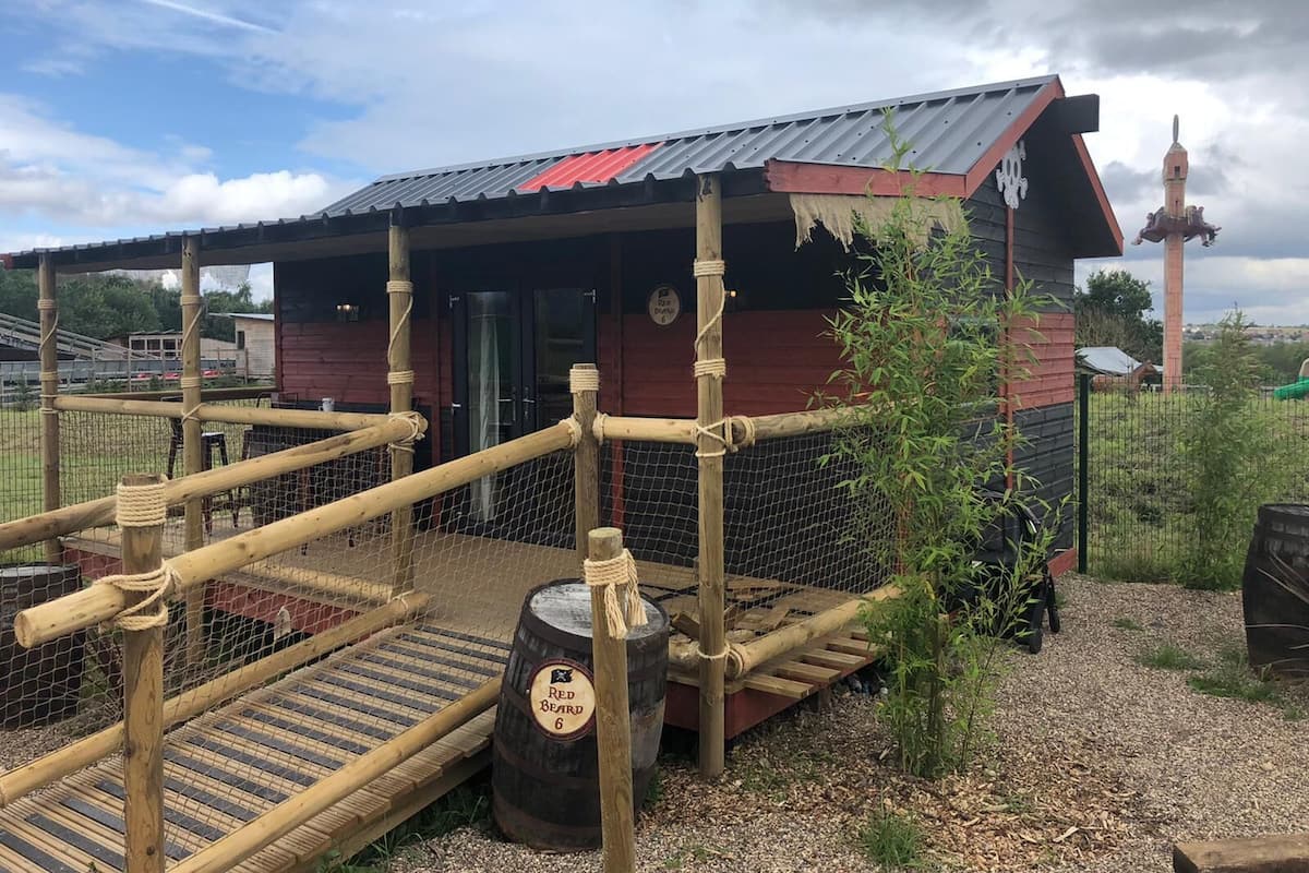 Club-studio | Työpöytä, ilmaiset vauvansängyt, ilmainen Wi-Fi, vuodevaatteet