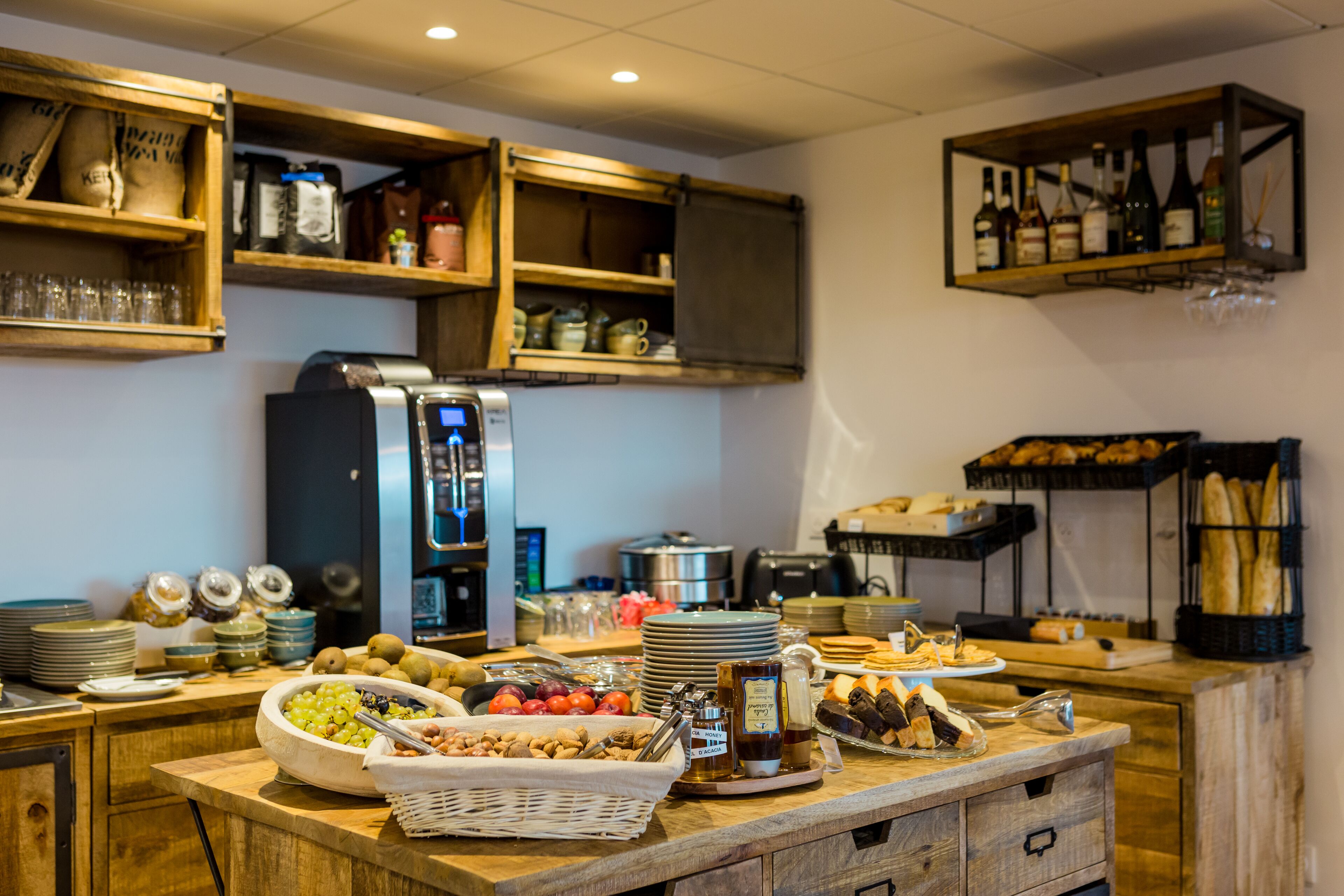 Se ofrece un desayuno bufé todos los días (por un coste adicional)