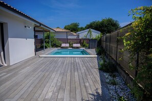 Outdoor pool, a heated pool - Magnifique Villa Avec Piscine (Le Teich)