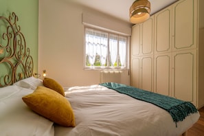 1 chambre, fer et planche Ă repasser, Wi-Fi gratuit, draps fournis
