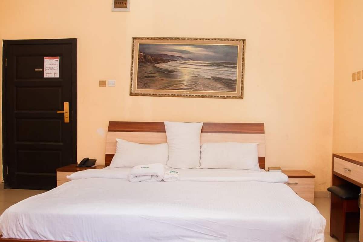 Individually decorated, individually furnished, desk, laptop workspace