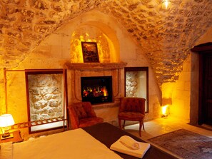 Family Room | Premium bedding, minibar, desk, soundproofing - Reji Boutique Hotel (Sanliurfa)