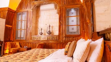 Habitación Deluxe | Ropa de cama de alta calidad, minibar, escritorio y insonorización