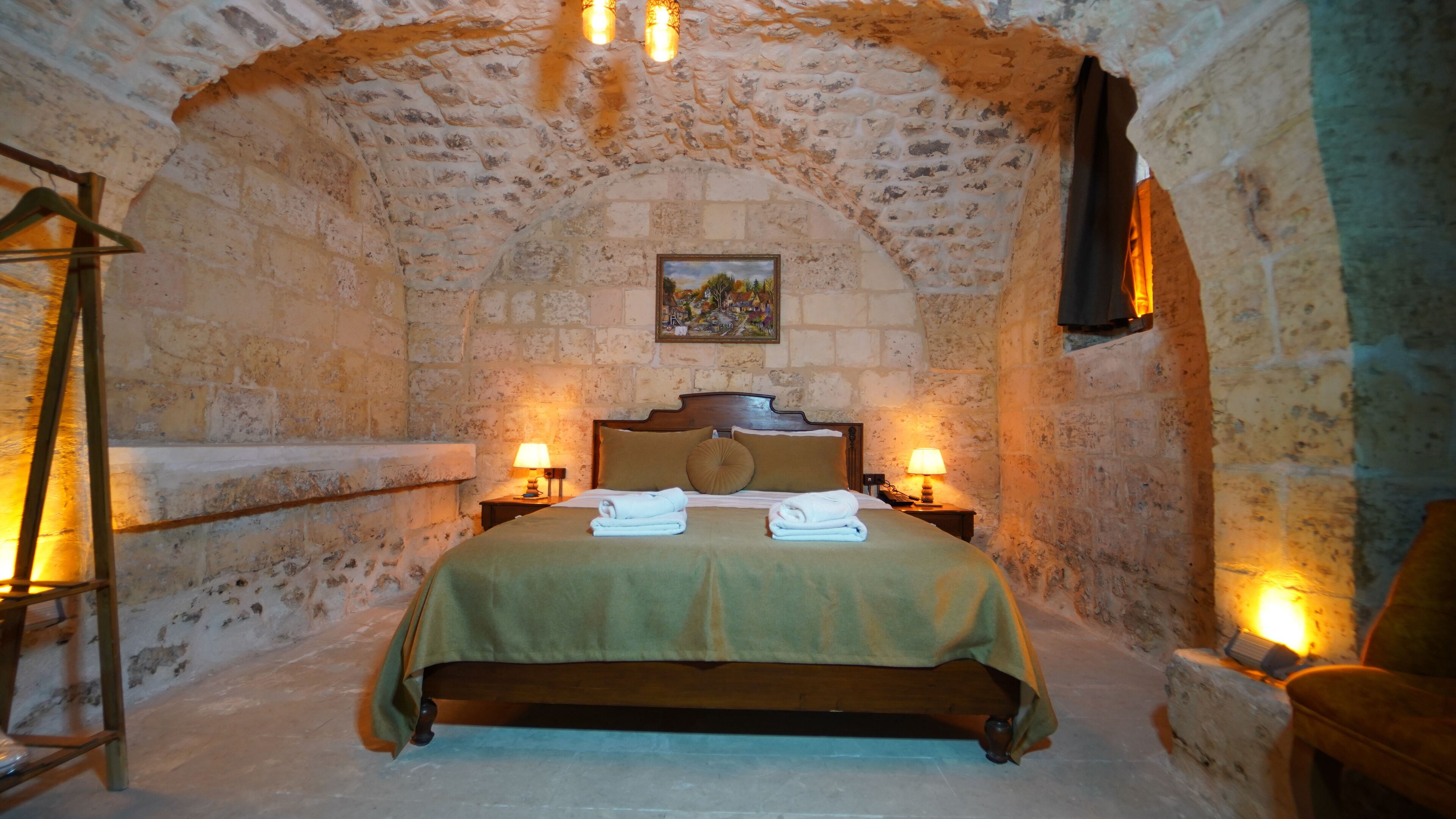 傳統雙人房單人入住 | 高級寢具、迷你吧、書桌、隔音