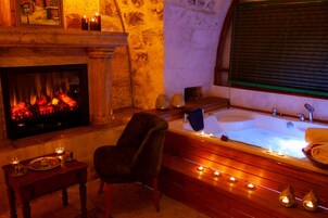 Royal Room | Premium bedding, minibar, desk, soundproofing