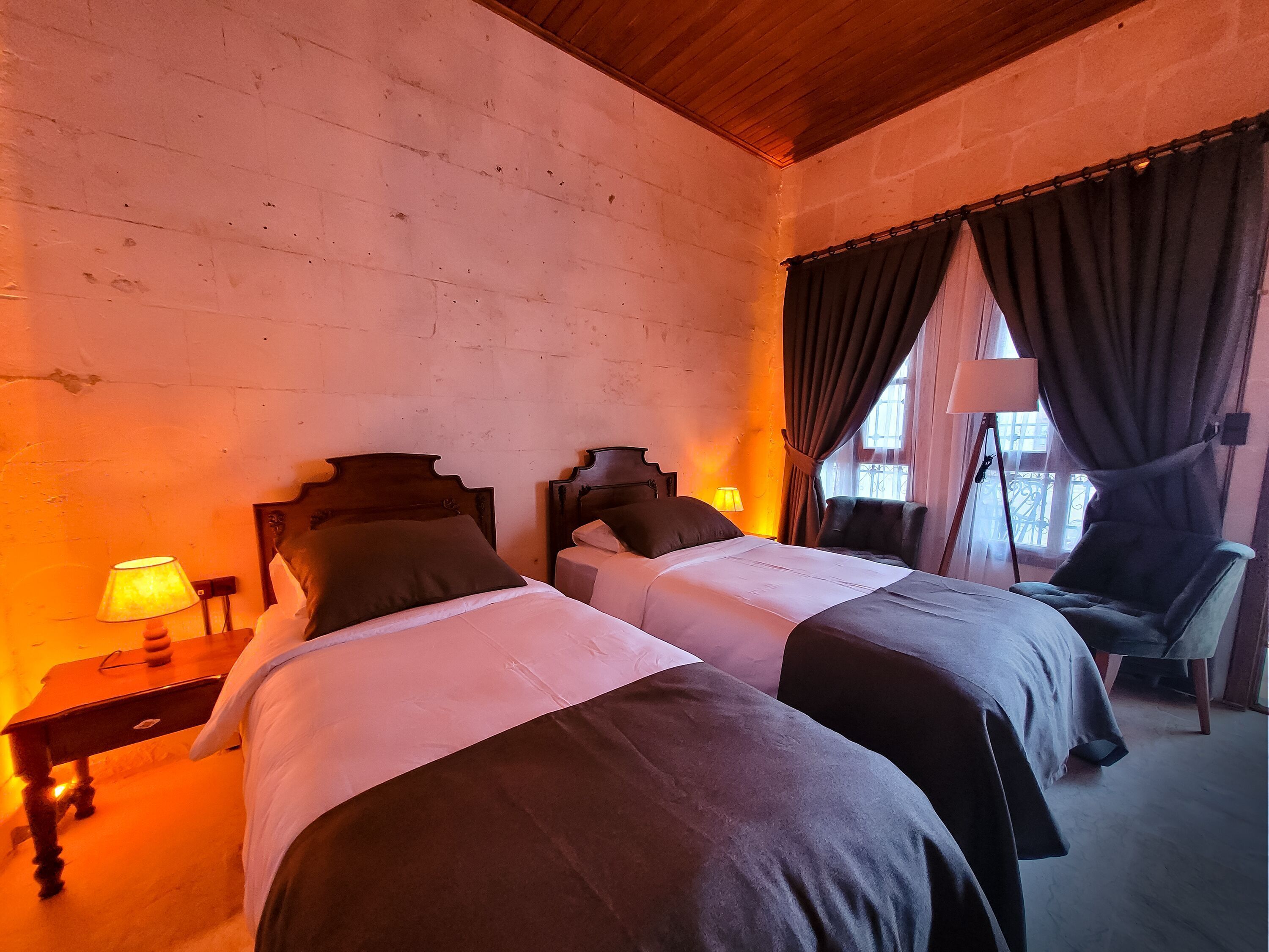 Premium bedding, minibar, desk, soundproofing