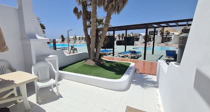 Appartamento con Piscinas y Vistas al mar