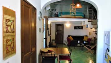 Apartamento panorâmico | Área de estar | TV de tela plana