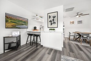 Dining - Our Biarritz-Downtown, Boutique inspired 1br condo (Palm Springs)