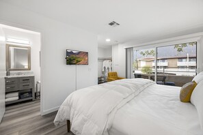 1 bedroom, iron/ironing board, free WiFi, bed sheets - Our Biarritz-Downtown, Boutique inspired 1br condo (Palm Springs)