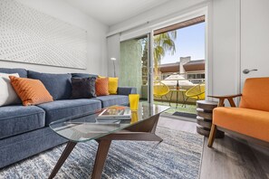 Smart TV - Our Biarritz-Downtown, Boutique inspired 1br condo (Palm Springs)