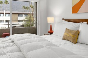 1 bedroom, iron/ironing board, free WiFi, bed sheets - Our Biarritz-Downtown, Boutique inspired 1br condo (Palm Springs)