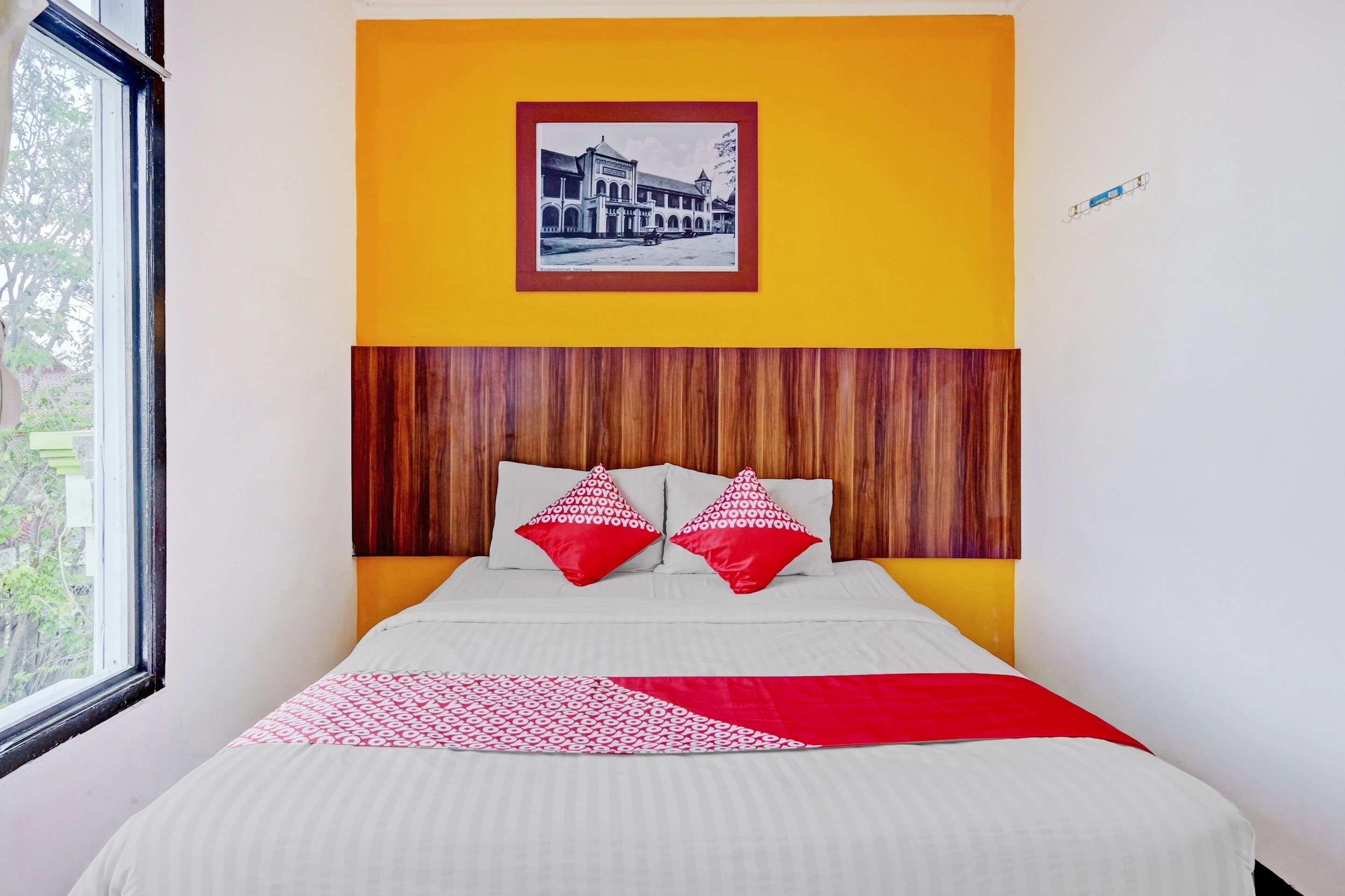 Standard Double Room | Laptop workspace, bed sheets