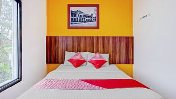 Standard Double Room | Laptop workspace, bed sheets
