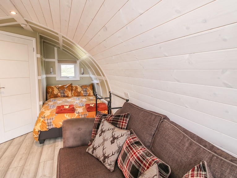Cherry Pod 2, Pet Friendly, With A Garden In Meole Brace - Shrewsbury