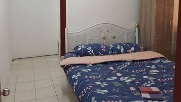3 bedrooms, blackout curtains, iron/ironing board, free WiFi