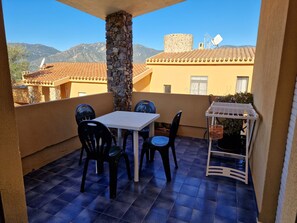 تناول الطعام بالخارج