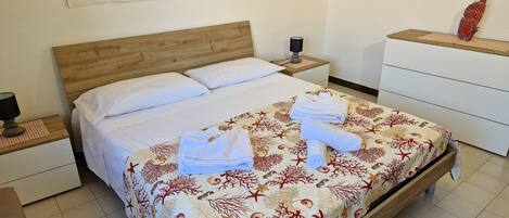 2 chambres, fer et planche à repasser, Wi-Fi, draps fournis