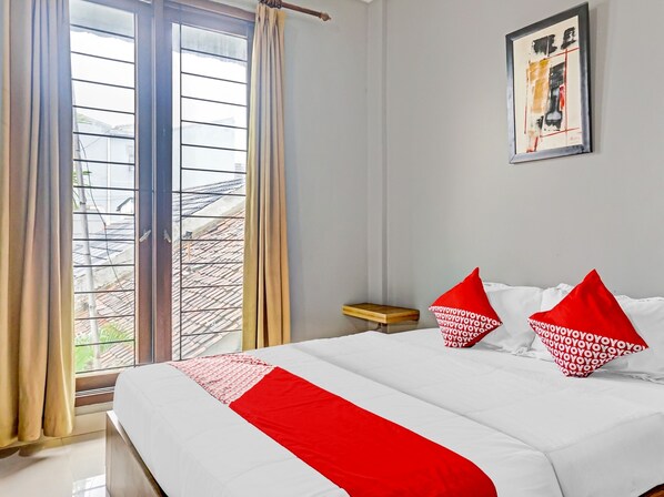Habitación doble estándar | Espacio para trabajar con laptop, wifi gratis y ropa de cama