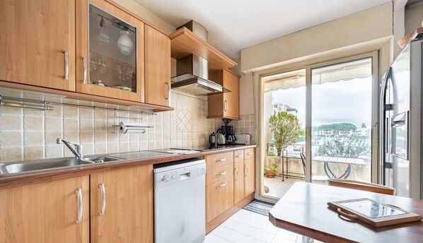 Enjoy meals in the kitchen with a city view, featuring a dining area and modern appliances.