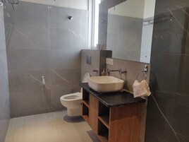 Superior Double Room | Bathroom