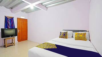 Basic Single Room | Desk, laptop workspace, free WiFi, bed sheets