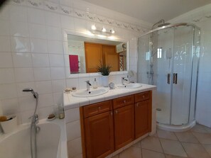 Towels - Villa à Ledenon (Lédenon)