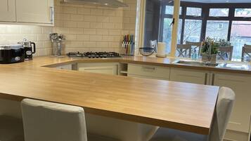 Réfrigérateur, un four