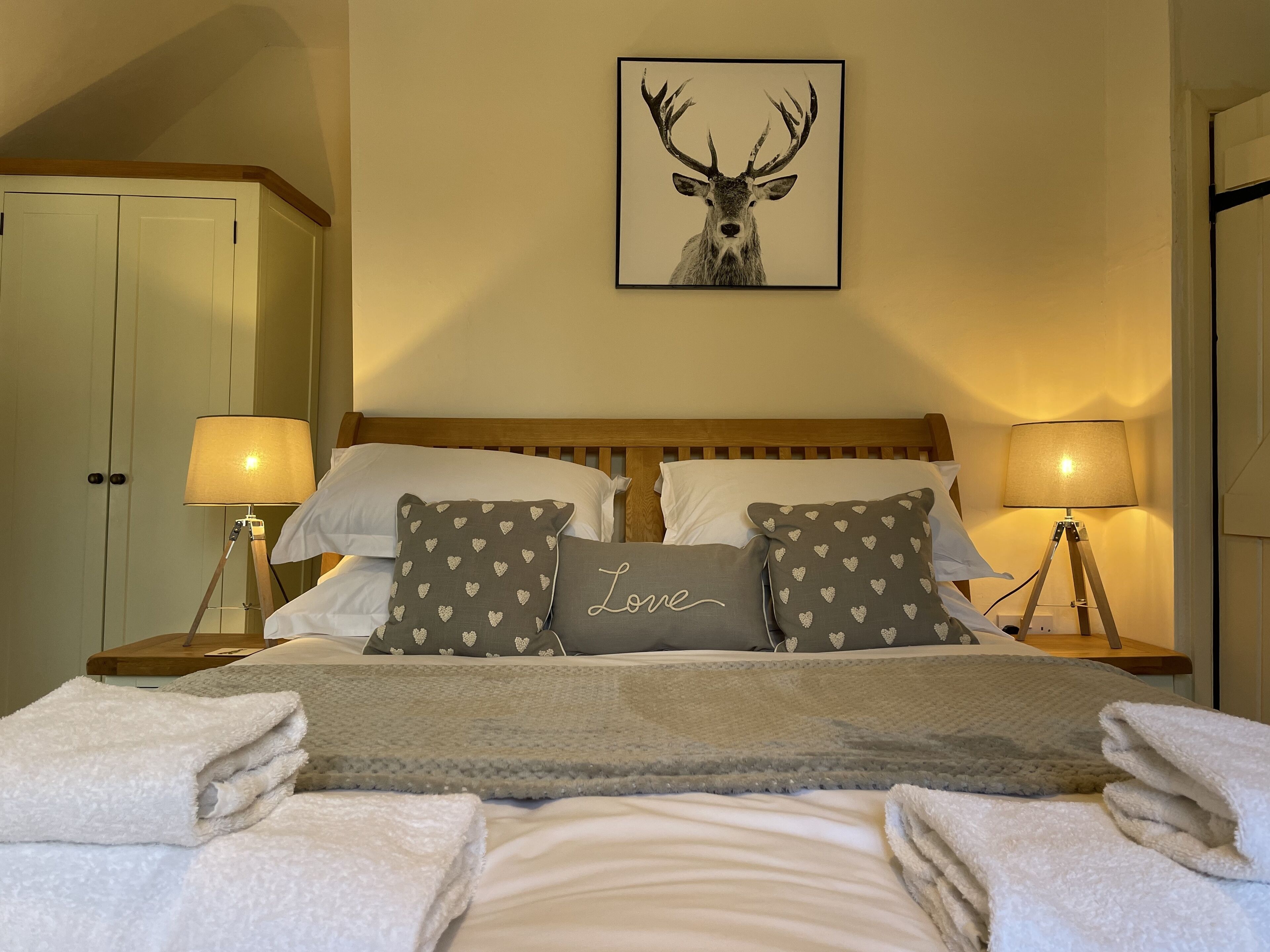 4 makuuhuonetta, vauvan matkasänky, Wi-Fi, vuodevaatteet