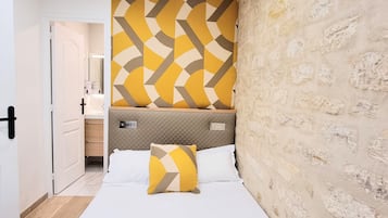 2 bedrooms, desk, iron/ironing board, travel cot