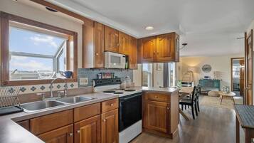 冰箱、微波炉、烤箱、炉灶