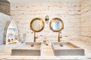 Douche, sèche-cheveux