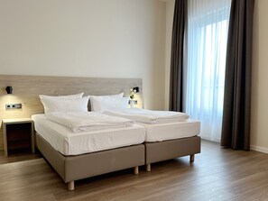 Double Room | Desk, laptop workspace, soundproofing, free WiFi - DiMas Hotel Ettenheim-Rust (Ettenheim)