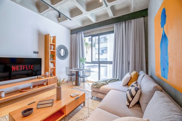 Panoramic Apartment | Living area | 46-inch Smart TV with satellite channels, TV