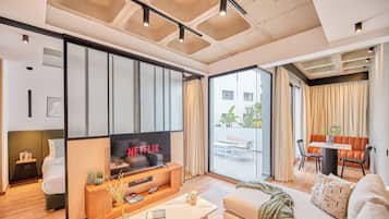 Superior Apartment | 1 bedroom, iron/ironing board, cribs (free), WiFi (free)