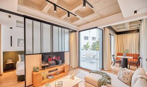 Departamento superior | Área de sala de estar | Smart TV de 46 pulgadas con canales vía satélite y televisión 