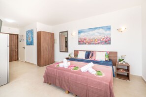 Standard Studio - Islet Promenade Studio with Hot Tub and Panoramic Sea Views by GetawaysMalta (St. Paul's Bay)