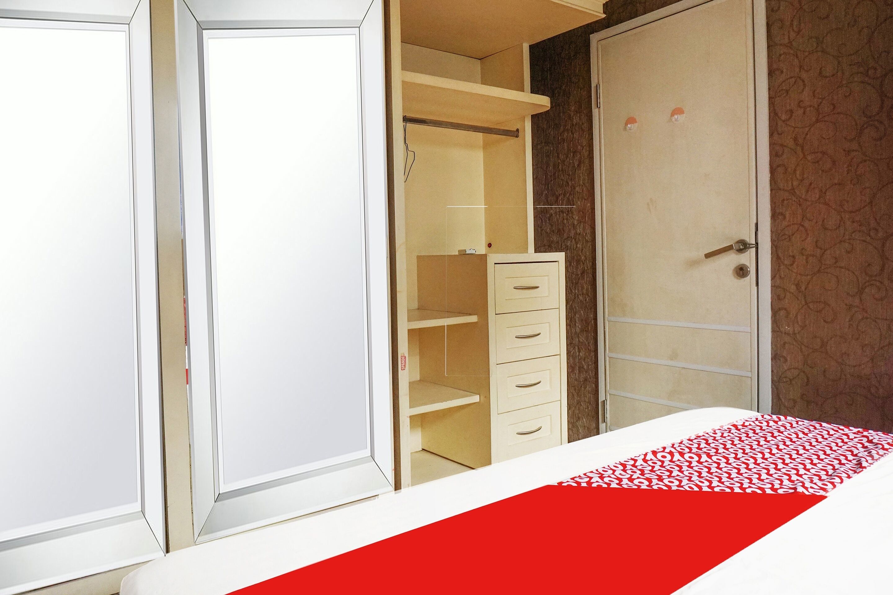 standard single room | blackout curtains, free wifi, bed sheets