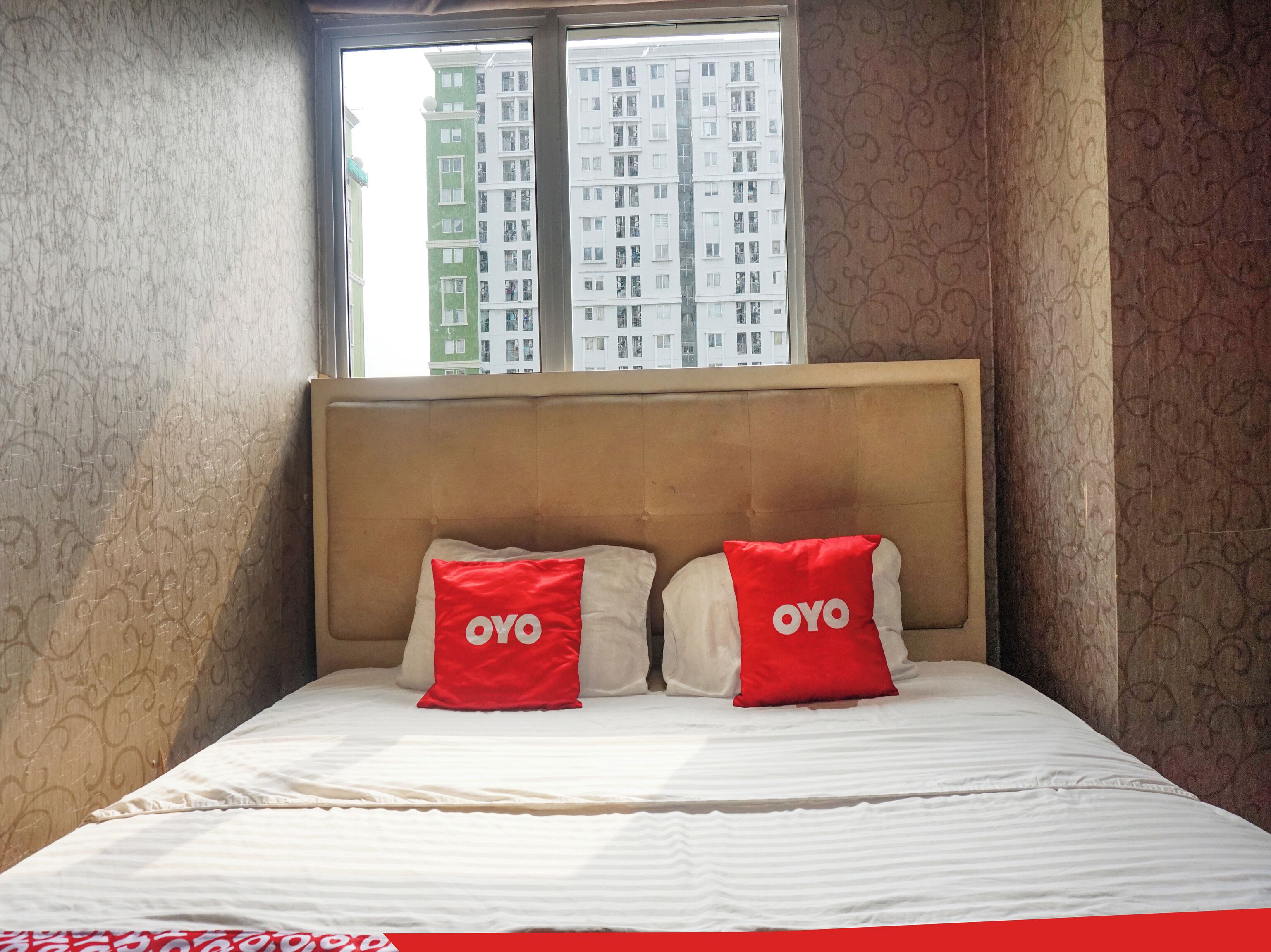 Blackout drapes, WiFi (free), bed sheets