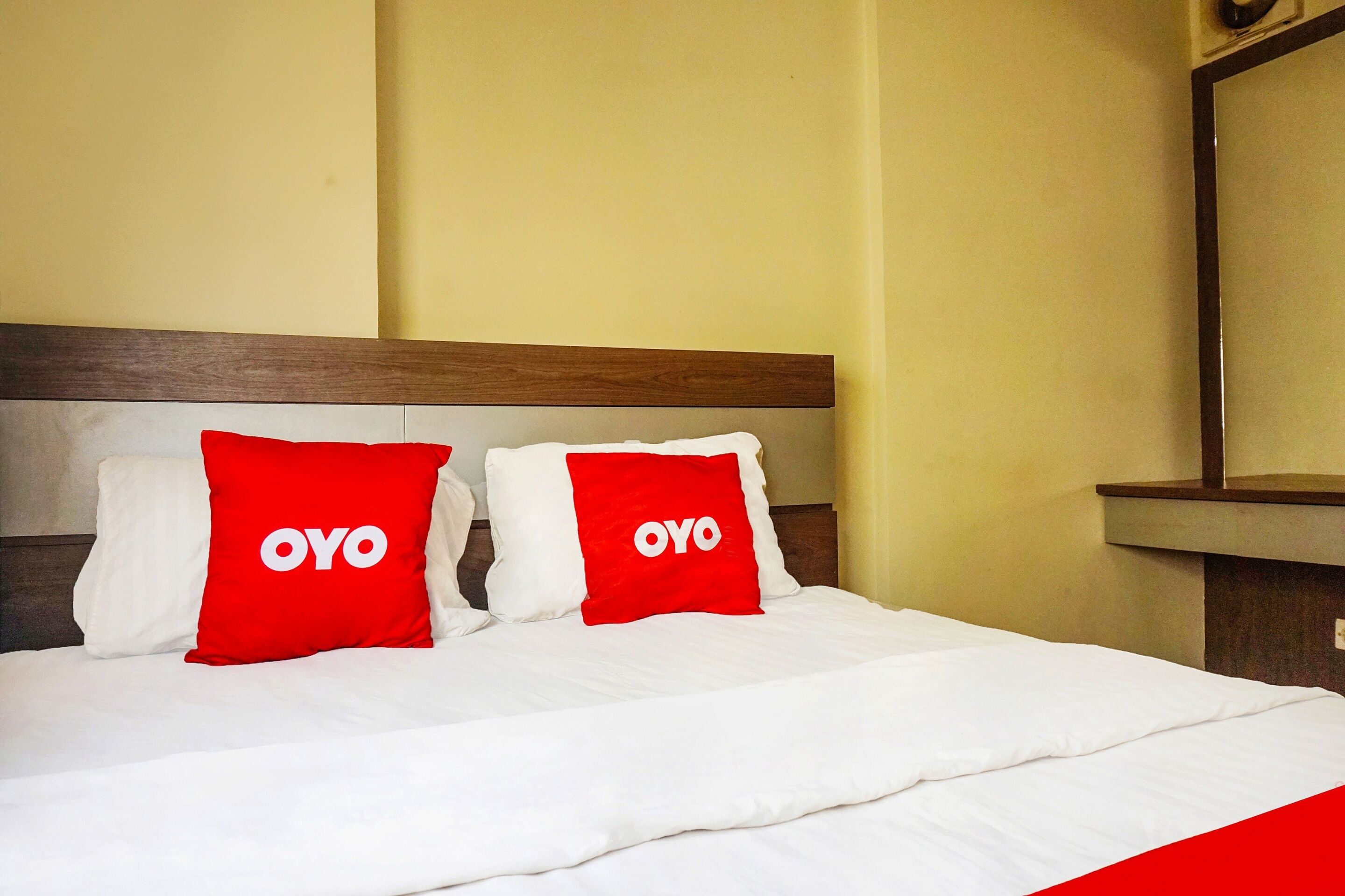 standard single room | blackout curtains, free wifi, bed sheets