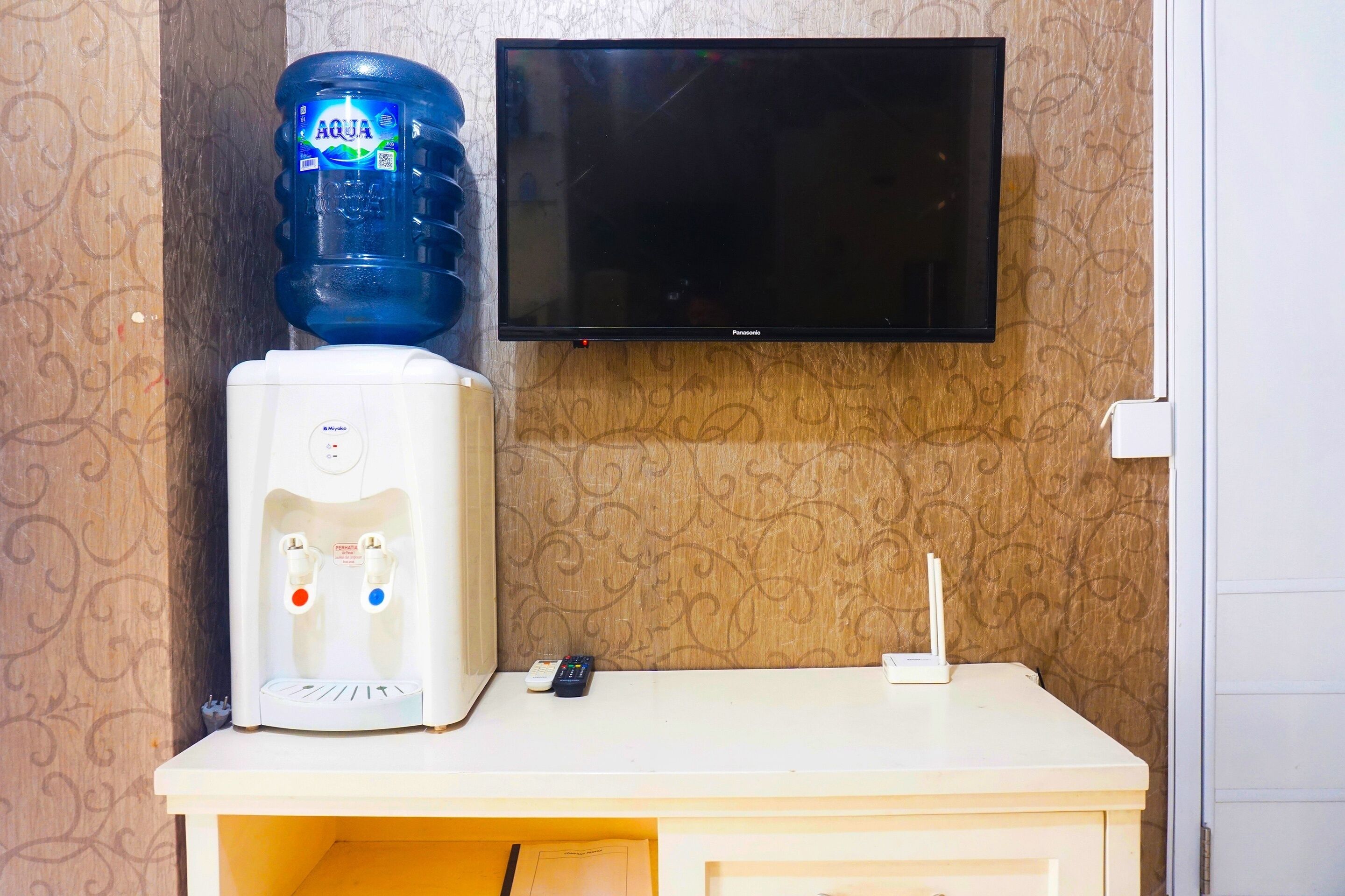 standard single room | blackout curtains, free wifi, bed sheets