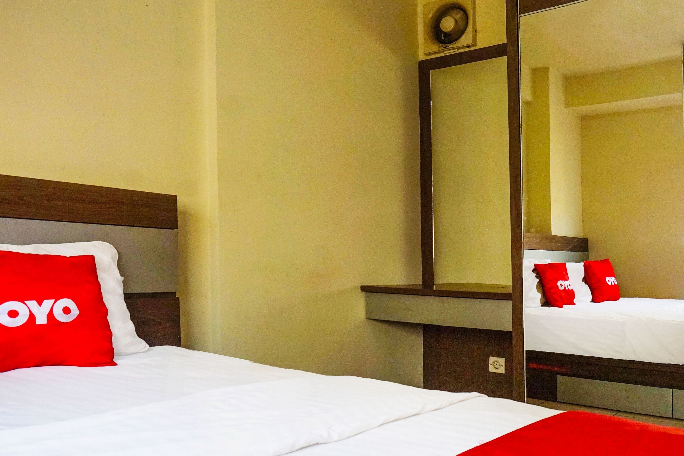 standard single room | blackout curtains, free wifi, bed sheets